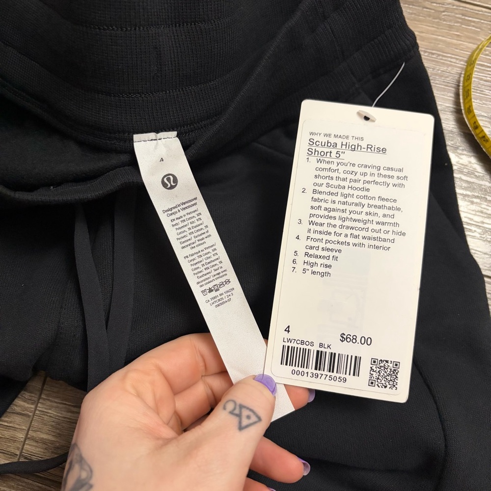 NWT Lululemon Scuba High-Rise Short 5" (Black) Size 4 - Picture 2 of 7